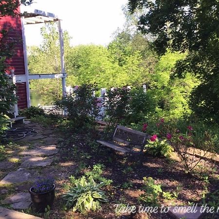 Plain & Fancy Bed & Breakfast Ironton Esterno foto