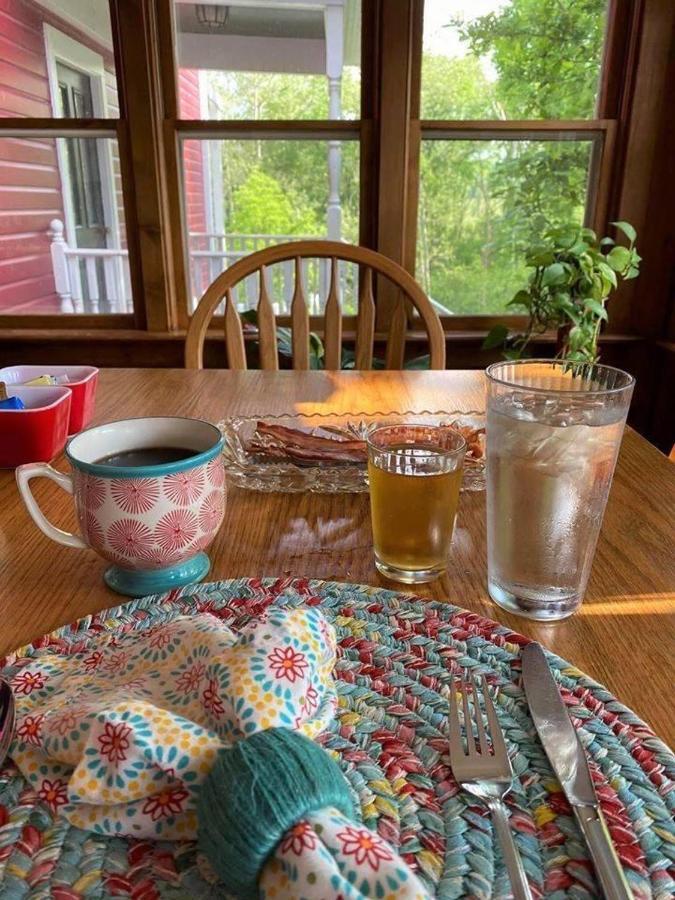 Plain & Fancy Bed & Breakfast Ironton Esterno foto
