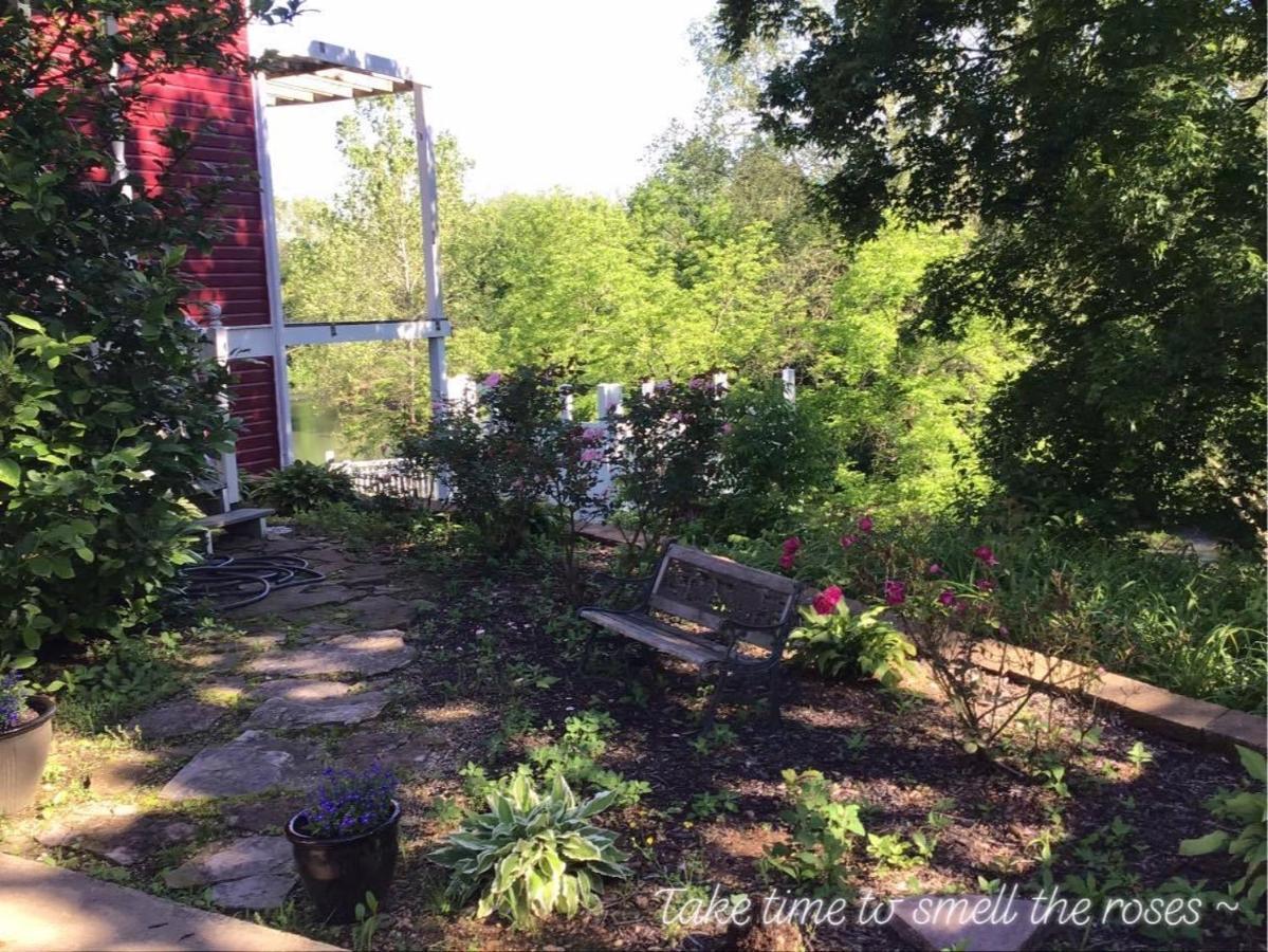 Plain & Fancy Bed & Breakfast Ironton Esterno foto